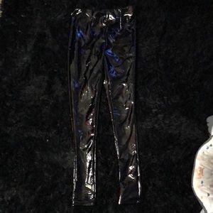 I am selling these fashion nova pants never worn